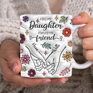 Bündeln Sie benutzerdefinierte erste Tochter für immer Freund 3D aufgeblasene Effekt-Tasse, die Mamas Handbecher-Design hält, Mama Blumen-11 Unzen Becher, Muttertag Blumen