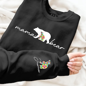 Personalizado Autismo Mama Bear Svg, Retro Mama Bear Svg, Conscientização sobre Autismo Svg, Mãe com Nome de Criança na Manga Svg, Quebra-cabeça de Autismo Png, Moletom Mama