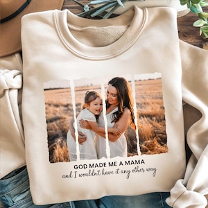 Deus retrô me fez uma mãe PNG, camiseta de Jesus para o Dia das Mães, PNG cristão, Jesus a fez PNG, Dia das Mães PNG, mães plantam sementes de amor PNG