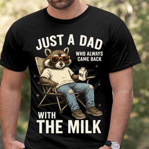 Nur ein Vater, der immer mit der Milch Png zurückkam, lustiger Vatertag Png, Vintage Papa Waschbär-Shirt Png, Papa mit Milch Png, Geschenk für ihn