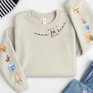 Mamãe Urso PNG personalizado, Mamãe Est com nome de criança na manga PNG, Nome personalizado de criança PNG, Dia das Mães PNG, Mamãe PNG, Presente de Dia das Mães