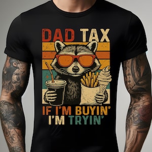 Taxe rétro pour papa si j'achète, j'essaye Png, papa raton laveur png, humour papa drôle png, papa sauvage png, cadeau fête des pères, vie de papa, définition de taxe papa
