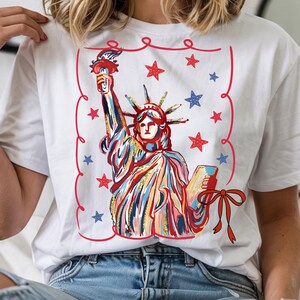 Status retrô da Liberdade em 4 de julho, Laço americano em PNG, Camisa americana feminina em PNG, Dia da Independência em PNG, Bandeira americana em PNG, Bandeira dos EUA em PNG