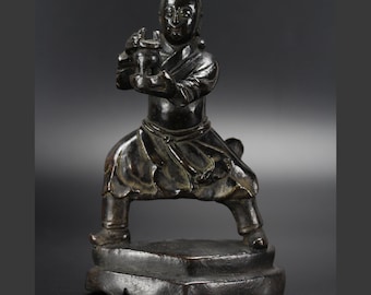 15～16世紀、明代に作られた、打ち出しと彫金の技法を用いた極めて