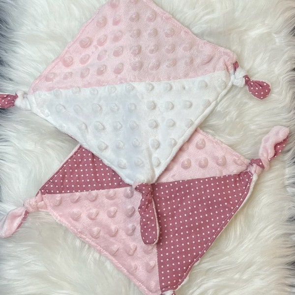 doudou plat en minky et coton personnalisé pour bebe