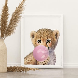 Poster Gepard mit Kaugummi, Safari Tiere, fröhliches Tier, neutrale Farben, Kinderzimmer Poster, Boho Deko, Wildkatzen, Boho Kinderzimmer, P114