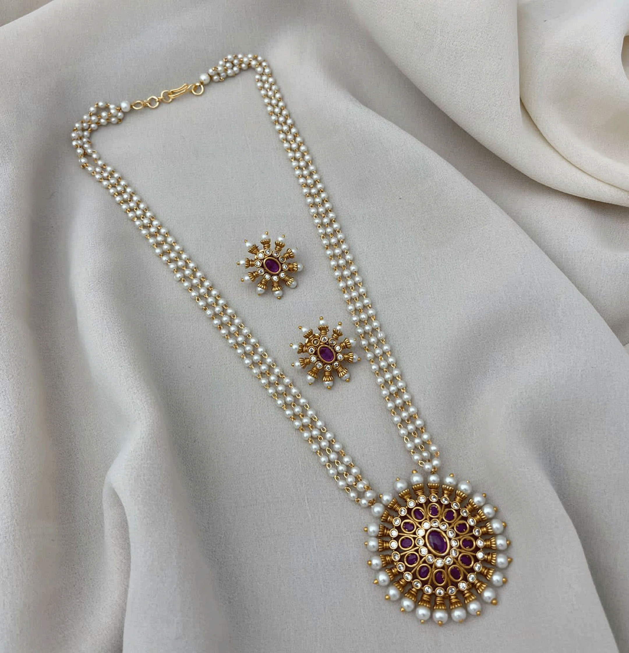 Perla Long Necklace in Gold Perla Long Necklace in Gold