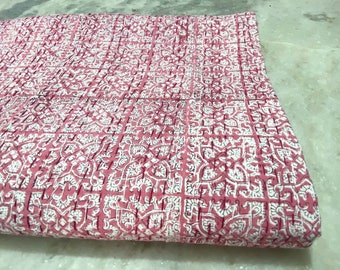 Rosa Kantha Quilt: Block Print Tagesdecke aus Baumwolle