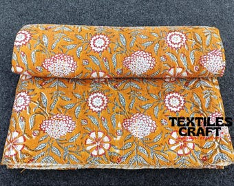 Colcha Kantha con estampado floral amarillo: Colcha de algodón india hecha a mano