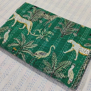 Cotton Forest Print Kantha Bed Cover, Kantha Quilt Bedding Throw, Hand Made Bedspread Queen Size Green Jungel Print Kantha Comforter