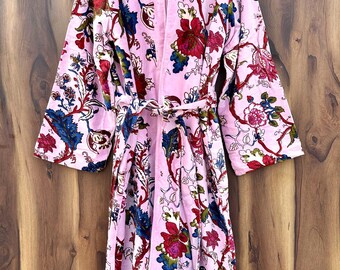 Fluwelen badjas kimonostijl: lange boho luxe bruidskleding, outfit bruidsmeisje voorbereiding