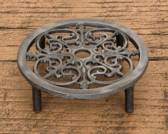 Cast Iron Round Trivet – Interlace Hot Pot Stand, Rustic Table Protector & Farmhouse Kitchen Decor