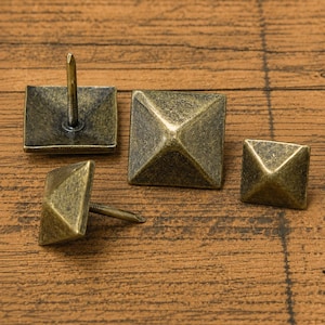 Antikguld Pyramid Clavo Spik – 30/40 mm Fyrkantiga Dekorativa Dörrreglar och Möbelnålar