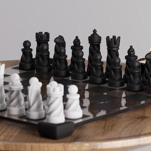 Modernes Glas Brett Schachspiel: Gewichtete PLA Figuren, Spiralschach Design