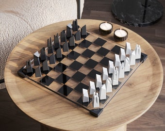 手作りのムラーノガラスチェスセット：黒と白の吹きガラスのフィギュア