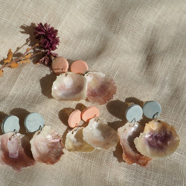 Boucles d'oreilles / Céramique / Nacres / Coquillages / Porcelaine / Fait main / Artisanal / Unique / Original / Rose / Bleu