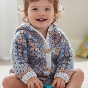 Baby hoodie crochet pattern available in English and French, size customizable, newborn to 3 months PDF