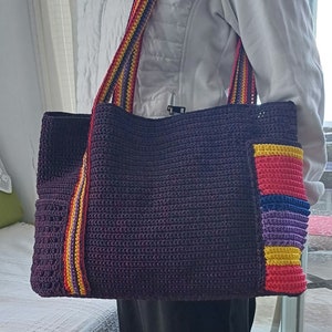 Handgemachte Makramee-Einkaufstasche mit Taschen - Mehrfarbiges Sommergeschenk, Geschenk für die beste Freundin, Gehäkelte Schultertasche, Geschenkidee, Muttertagsgeschenk