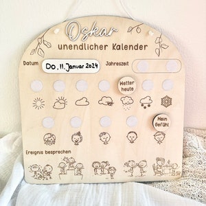 Unendlicher Kalender mit Emotionen personalisiert aus Holz