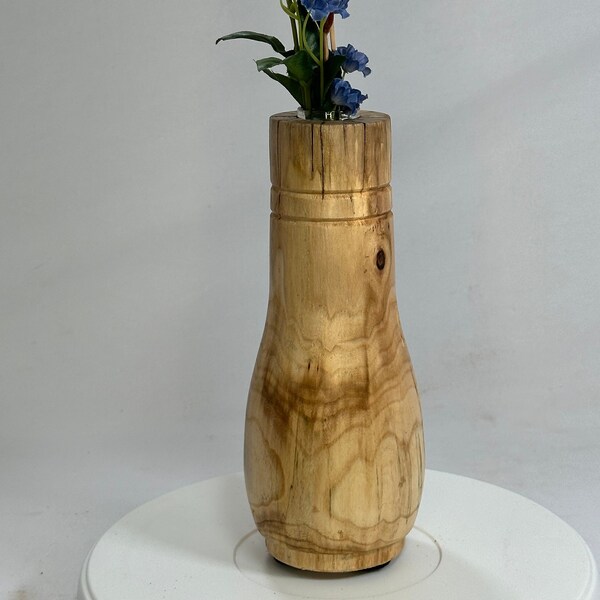 Beau vase en rondins de bois tourné à la main