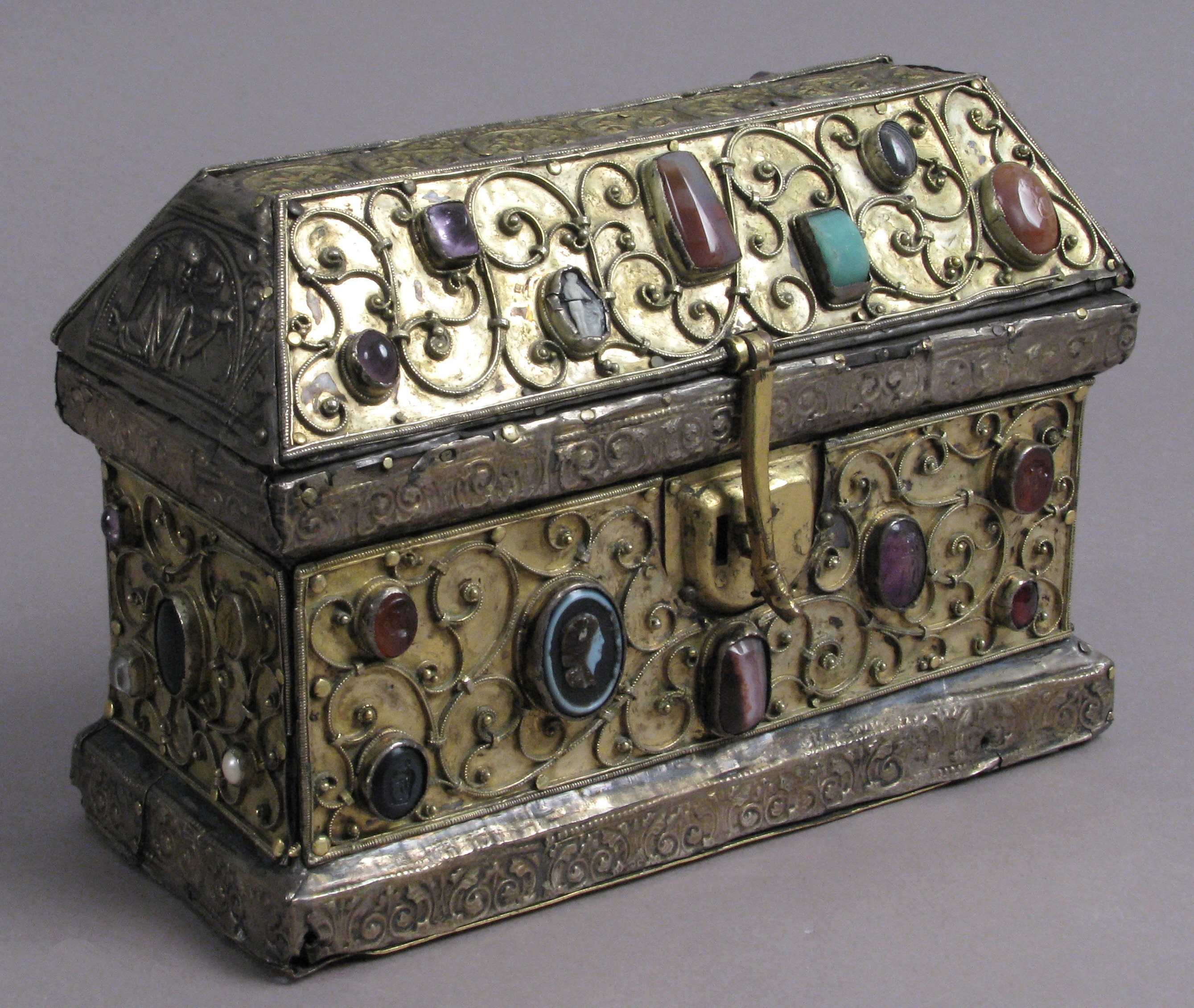 Medieval Metalwork Artisan Design Collection - 150 Images of Detailed ...
