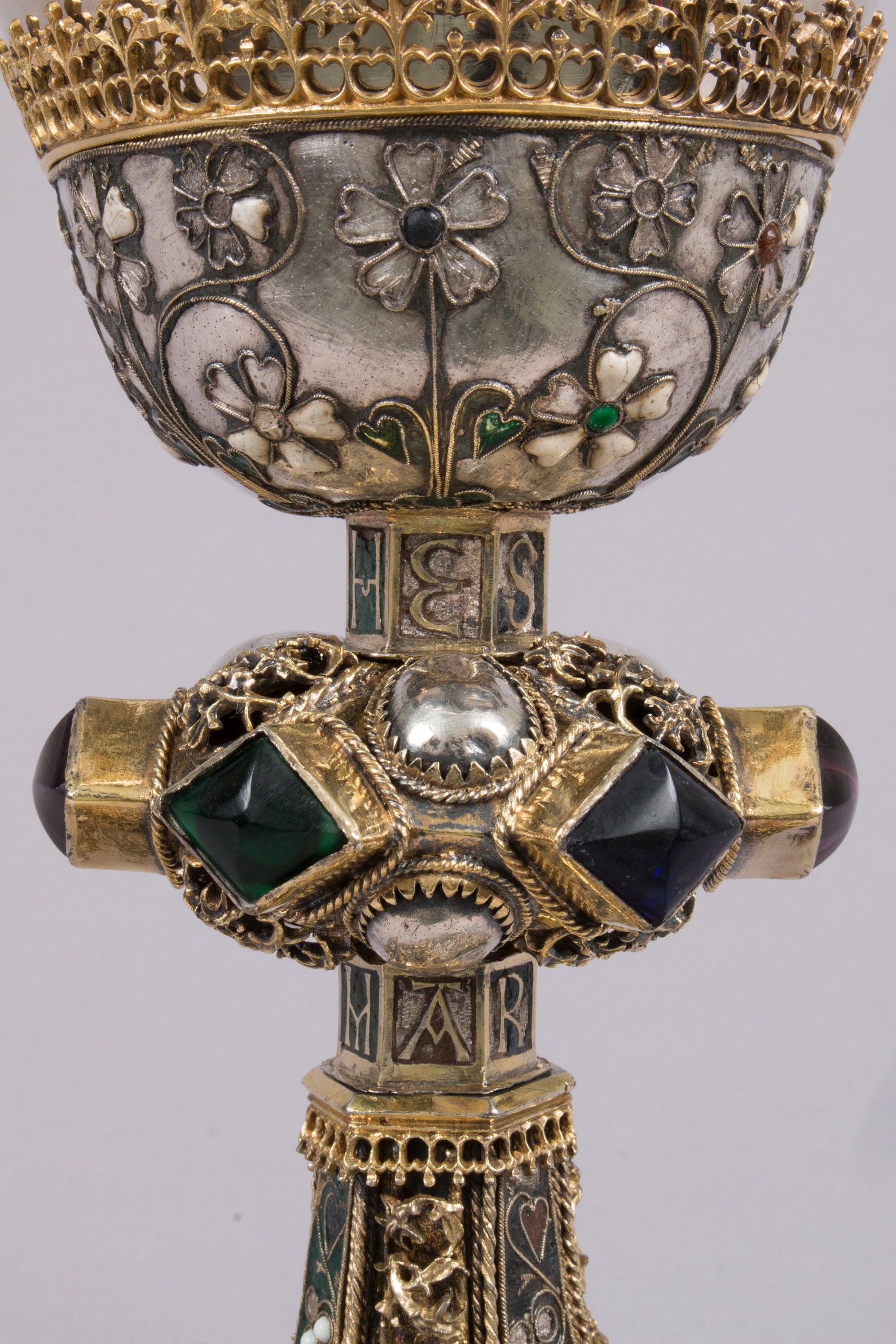 Medieval Metalwork Artisan Design Collection - 150 Images of Detailed ...