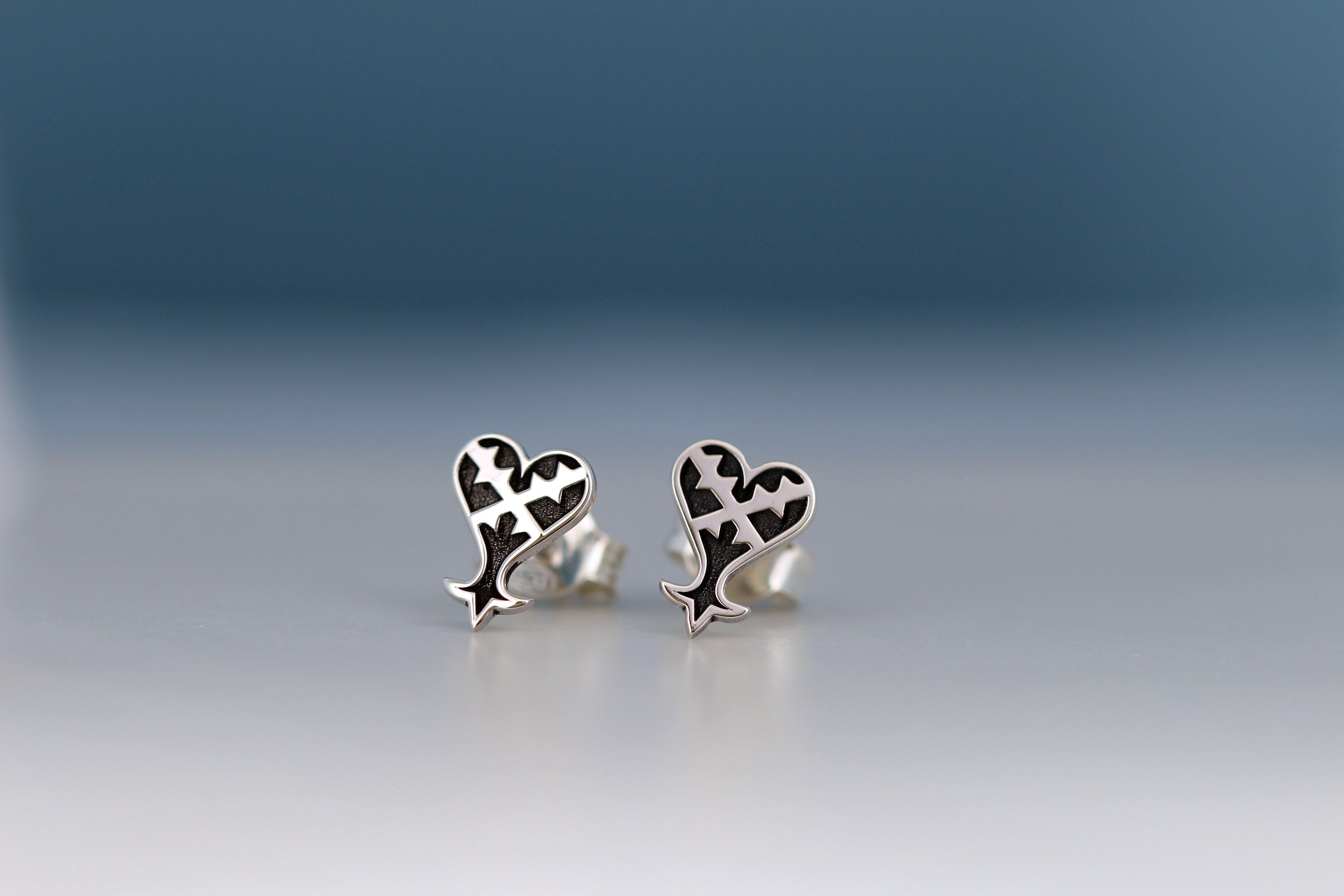 ☆人気☆【VINTAGE HOLLYWOOD】☆Black Heart Stone Earring.s☆ Unique and Stunning Vintage Earrings Featuring a Faceted