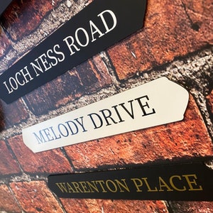 Custom gate sign Personalised fence Sign Wall sign Black or White cut House decor sign plaque Address door name door number sign