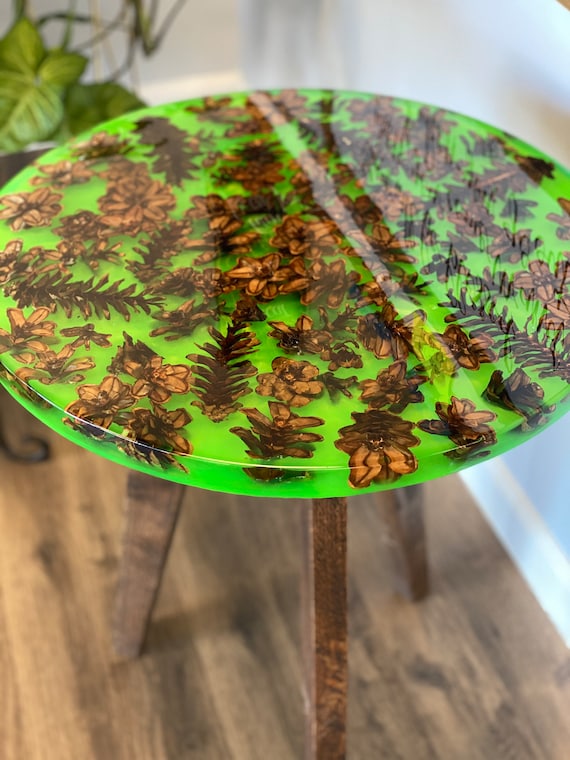 Pine resin table deals