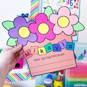 K&ouml;nnte beinhalten: Eine druckbare Bastelvorlage f&uuml;r Kinder, um zu schreiben, warum sie den Fr&uuml;hling m&ouml;gen. Die Vorlage zeigt einen Blumentopf mit drei Blumen und einen Platz, um den Namen des Kindes zu schreiben. Der Text lautet "Mikayla mag den Fr&uuml;hling, weil..."