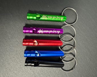 Practical whistle keychains for sports and events – can be personalized with or without engraving! Emergency whistle