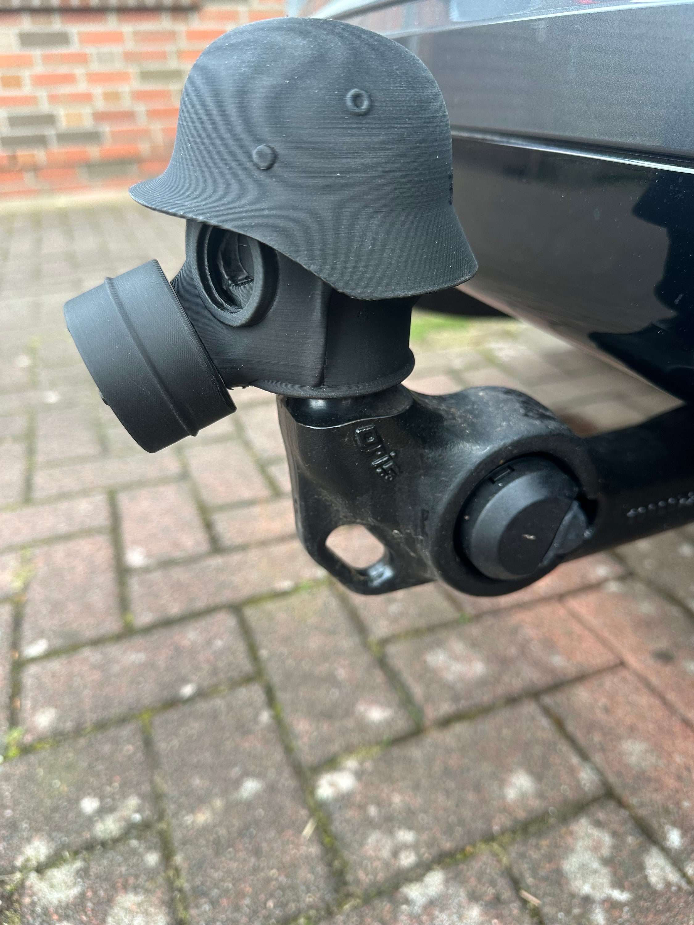 Cover cap trailer coupling with steel helmet and gas mask AHK fire brigade helmet