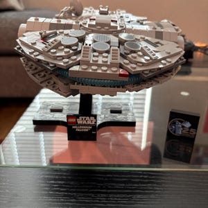 LEGO Star Wars Millennium Falcon Micro Set – 25th Anniversary Edition