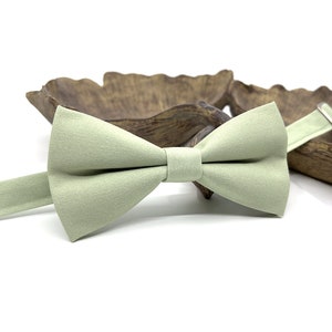 Dusty Sage Green Bow Tie, Dusty Sage Bow tie, Men Bow Tie, Wedding Bow Tie, Groom Bow Tie, Groomsmen Bow Tie