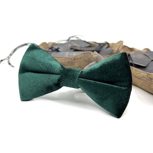 Emerald Velvet Bow Tie, Velvet Bow tie, Men Bow Tie, Wedding Bow Tie, Groom Bow Tie, Groomsmen Bow Tie