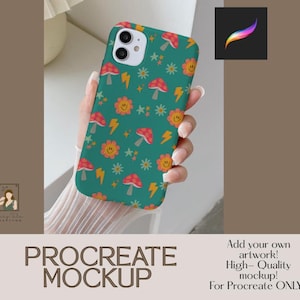 Op de afbeelding: Een turquoise telefoonhoesje met een herhalend patroon van rode paddenstoelen, gele smileybloemen, gele bliksemschichten en witte sterren. De telefoonhoes wordt in een hand gehouden. De tekst "PROCREATE MOCKUP" staat onderaan.