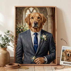 Puede incluir: Retrato enmarcado de un perro Golden Retriever vestido con un traje gris, camisa blanca y corbata azul. El perro lleva un prendido y un reloj de pulsera. El fondo muestra el interior de una iglesia con una vidriera y arreglos florales. Una foto más pequeña del perro está en la esquina inferior derecha.