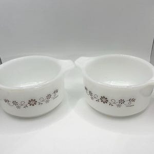Set of 2 Vintage Dynaware Pyr-o-rex Brown  and White Flower Ramekins, Soup Dish