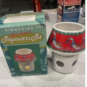 Vintage Ceramic Christmas Potpourri Pot Goose