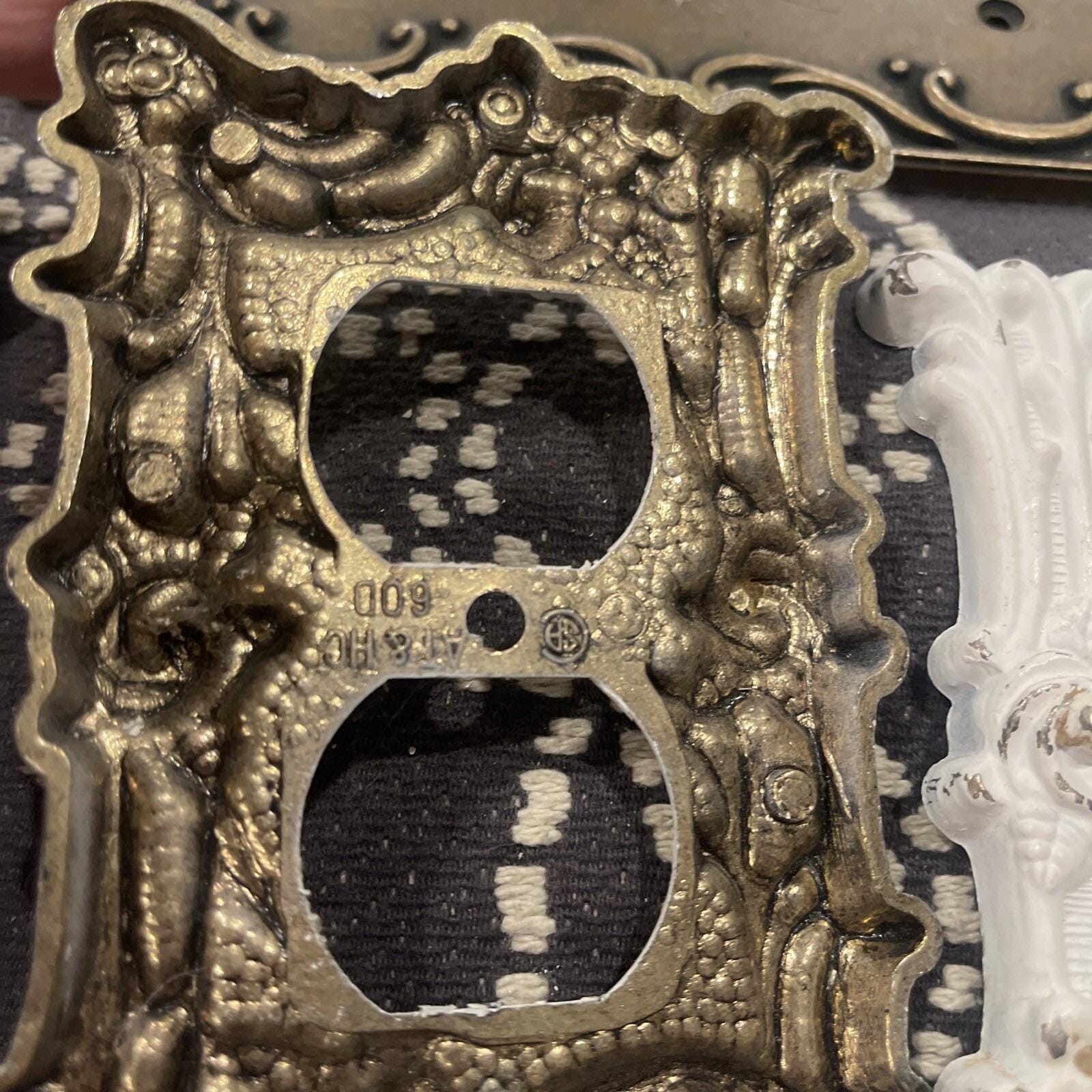 1967 AT&HC ORNATE METAL 2 Single 60D VICTORIAN ROSE Gold Metal Antique Switch Plates & Outlet Covers for sale | eBay main image 2