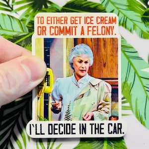 Puede incluir: Adhesivo rectangular con el texto "TO EITHER GET ICE CREAM OR COMMIT A FELONY. I'LL DECIDE IN THE CAR." El adhesivo presenta una imagen de una mujer mayor con una blusa azul claro y un abrigo color canela.