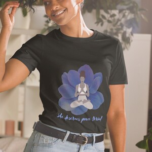 Sie verdient Frieden Kurzarm Unisex T-Shirt