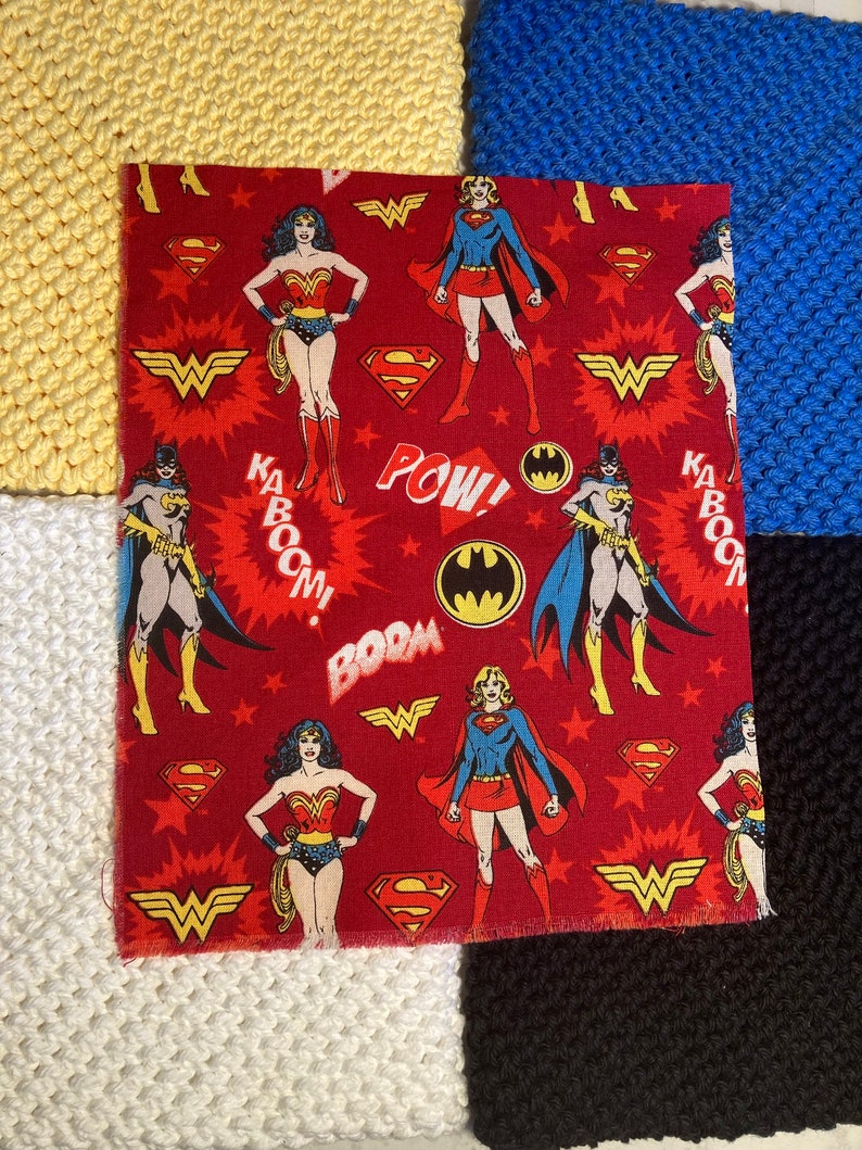 Buckle Down Superheroines Halsband – Wonder Woman, Supergirl, Batgirl Design, Verstellbar 18-33 Cm