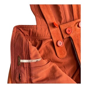 Vestido con pechera de gamuza Free People, talla 2, color naranja óxido, con dobladillo sin rematar y forro. imagen 8