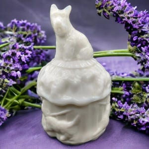 Rare 1940s Akro Agate White Slag Glass Powder Jar – Scotty Dog Lid – Vintage Vanity Decor – Art Deco – Hard to Find