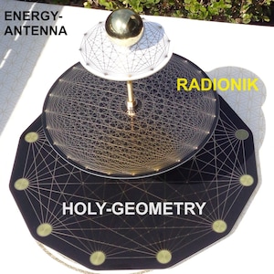 Puede incluir: Un armonizador de habitación negro y dorado con una antena de energía blanca y dorada. El armonizador presenta un diseño geométrico con las palabras "HOLY-GEOMETRY" y "RADIONIK" impresas en él. El armonizador es una matriz de antena Tesla.