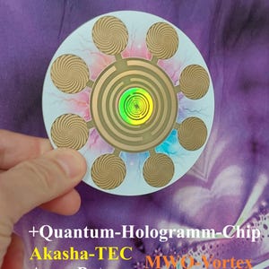 Könnte beinhalten: Eine runde, hellblaue Scheibe mit einem zentralen Spiralmuster und acht goldenen Spiralmustern. Auf der Scheibe steht "PARA-VORTEX-DISC" sowie weitere Texte wie "Akasha-TEC" und "Aura-Potenz".