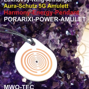 May include: A white pendant with a copper-colored circular design, featuring concentric circles, on a black cord. The pendant is resting on a bed of purple amethyst crystals. The text "Multiwelle-Oszillator-Pendant Lakhovsy-Ring-Anhänger Aura-Schutz 5G Amulett Harmony-Energy-Pendant PORARIXI-POWER-AMULET MWO-TEC KUPFER-TEC" is visible in the image.