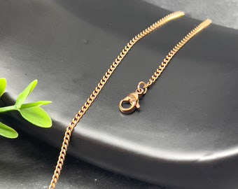Thin diamond-cut curb chain necklace in stainless steel 2mm rose gold | customizable length