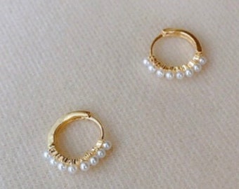 Pearl Huggies, Beaded Mini Pearl Hoops, Huggie Pearl Earrings, Huggie Hoop Earrings, Gold Pearl Earrings, Simple Hoop Earrings  PE30